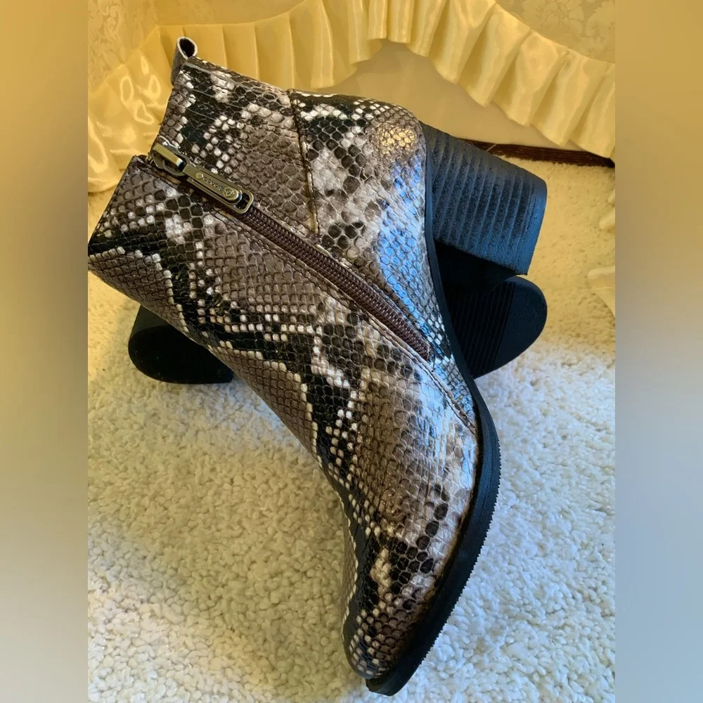 BLONDO WATERPROOF WOMENS LEATHER REPTILE PRINT ANKEL BOOTS